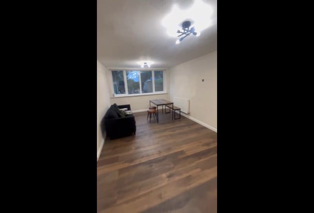 🏡 4-Double-Single Rooms £550/£375 Main Photo