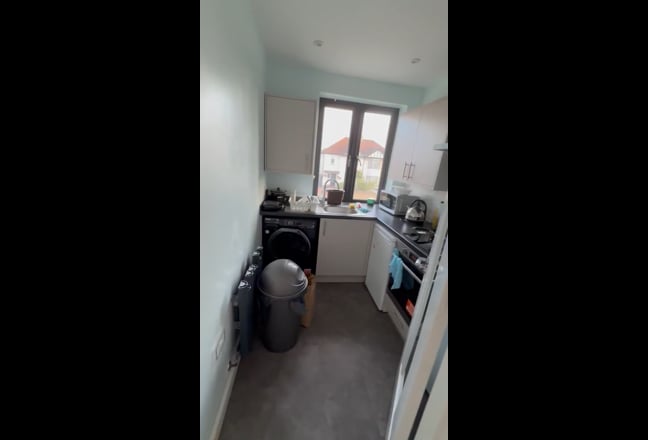 Spacious double room fully furnished in Surbiton Main Photo