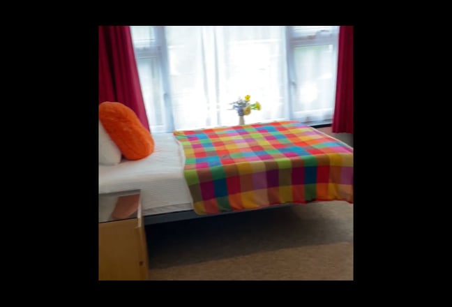 Nice Ensuite room in Friendly House. Main Photo
