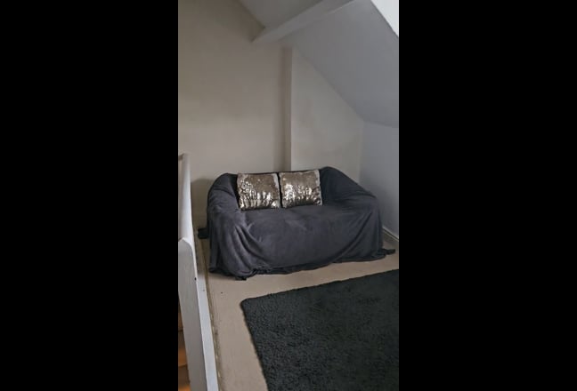 Large Attic Room  Main Photo