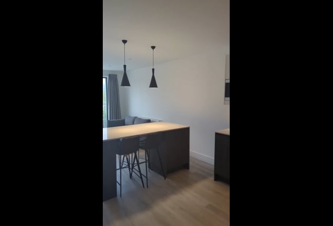 1 Modern bedroom ensuite - flat share  Main Photo