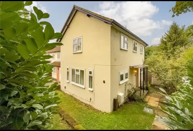 3 bedroom house with shared shower and dining   Main Photo