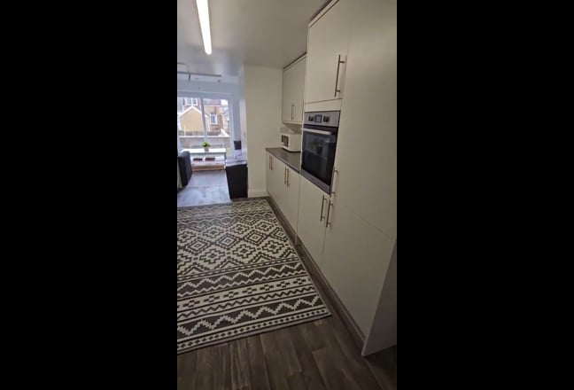 Victoria Terrace Newly Refurbished 6 bed house Main Photo