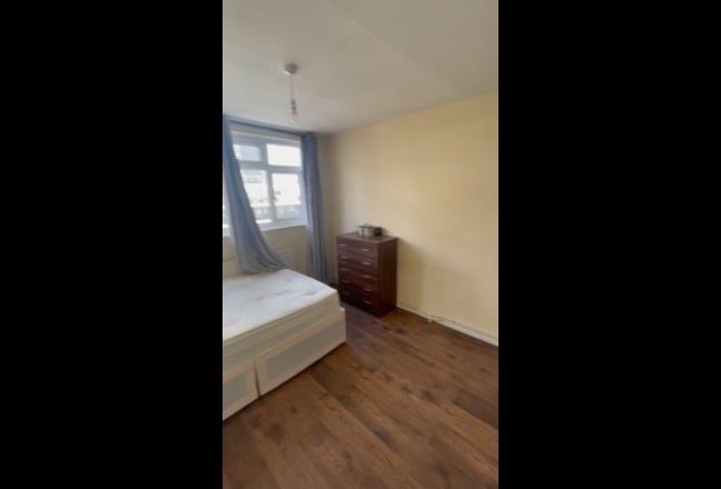 Bright Double Room – 3 Mins from Old Street Main Photo