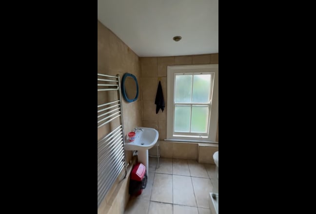 Double Room With Exclusive Bathroom & Lounge Main Photo