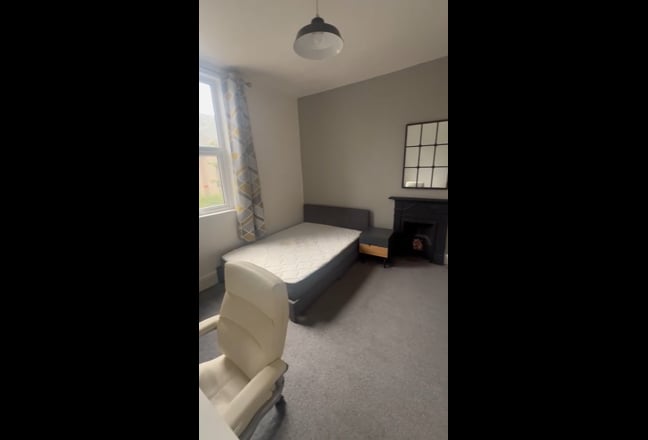 Large Double Room in Shared house Main Photo