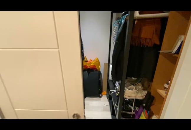 Room with en suite in big ground floor apartment. Main Photo