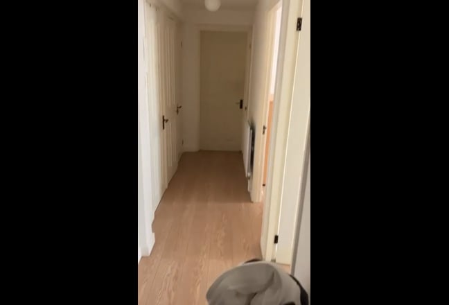 Room available in a 3-bedroom flat share – E14  Main Photo