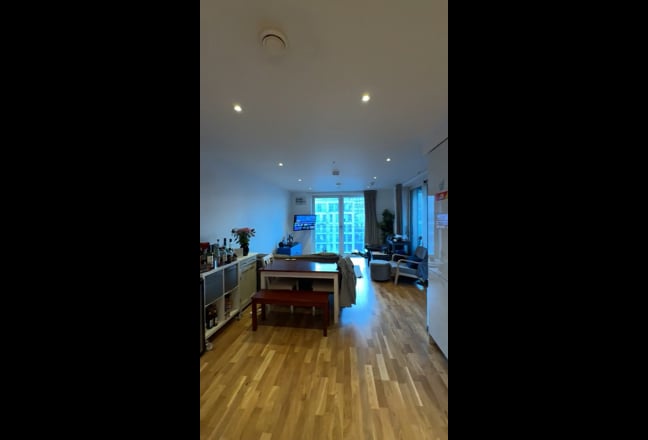 Mon - Fri Let, Bright Double Room in East Village Main Photo