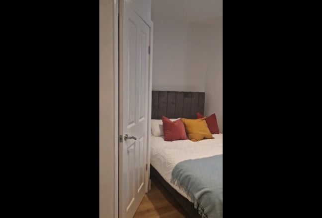 6 Double En Suites in newly refurbished house Main Photo