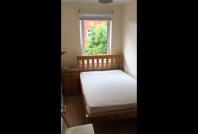 Three rooms in four-bed house now available Main Photo