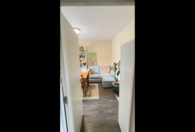 Oct 1st - Spacious Double bedroom / bills included Main Photo