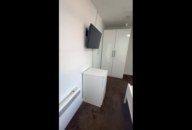 Inclusive Fully Furnished En-Suite Available 01/02 Main Photo