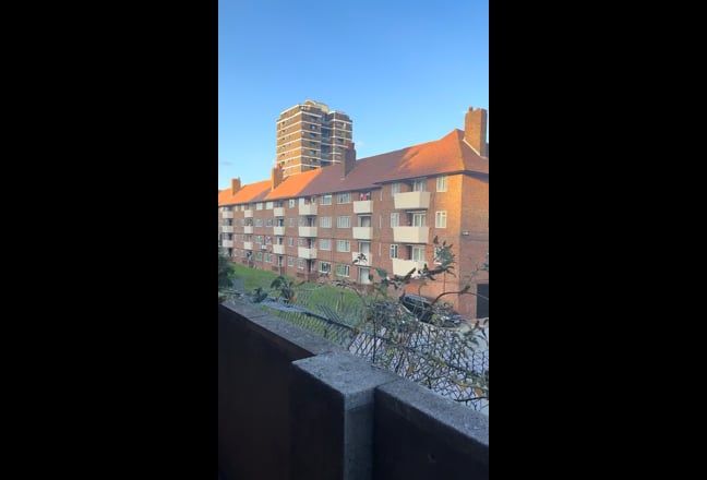 Three Single Rooms Available in South London!! Main Photo
