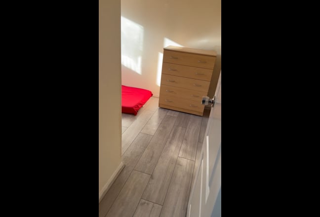 Room Available for Single or Couple Main Photo