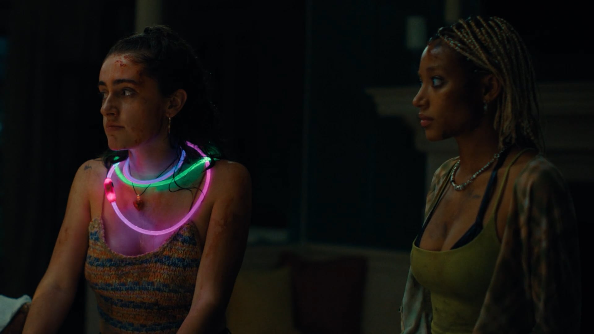 BODIES BODIES BODIES_TV15_KNIFE