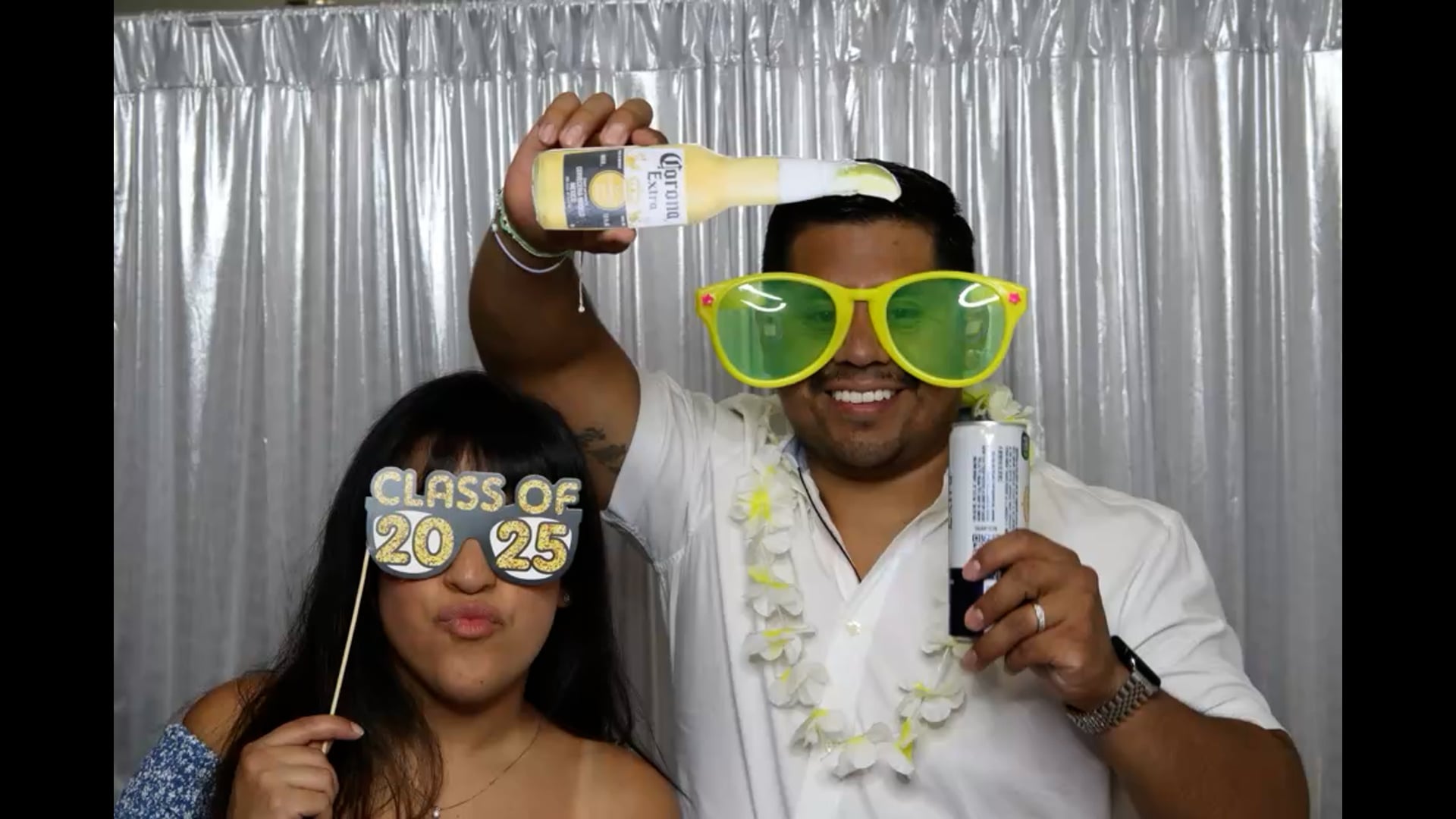 Promotional video thumbnail 14 for Snap and Sparkle Photo Booth