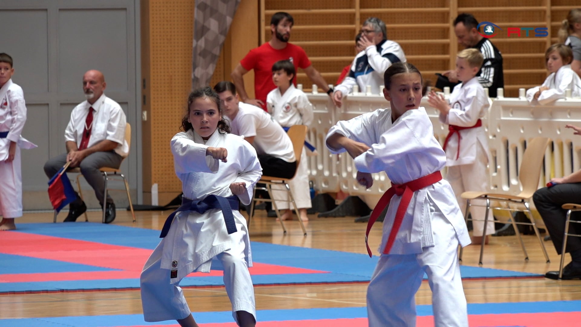 barrieren-ueberwinden-beim-10-karate-nachwuchs-und-paracup