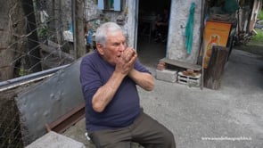 Video 5: Giuseppe Guidoccio imitates the rooster’s crowing with a blade of grass [0:07]