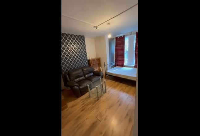 Double master bedroom in Gillingham inc bills Main Photo
