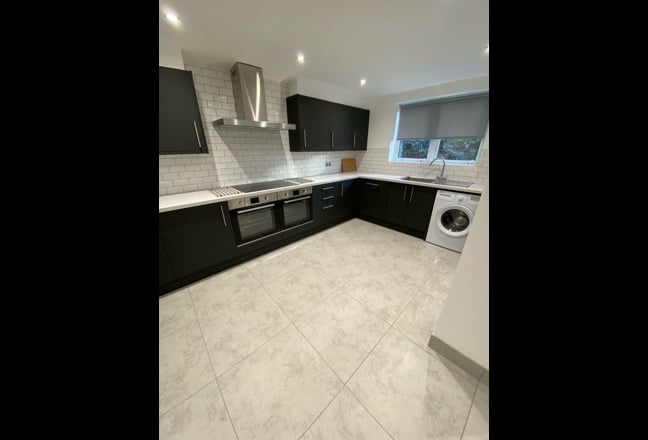 Furnished Double Bedroom with Ensuite  Main Photo
