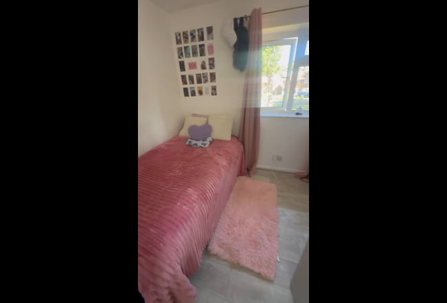 Single room in Ifield Crawley - Single occupany Main Photo