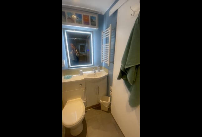 En-suite bedroom with own outside space Main Photo