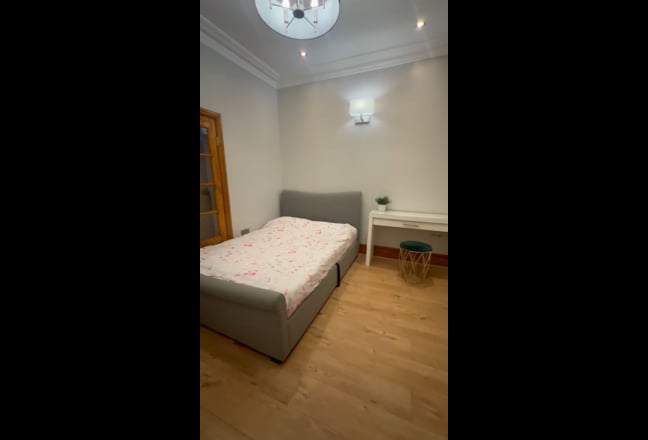Spacious Double Room - All Bills Included £750 Main Photo