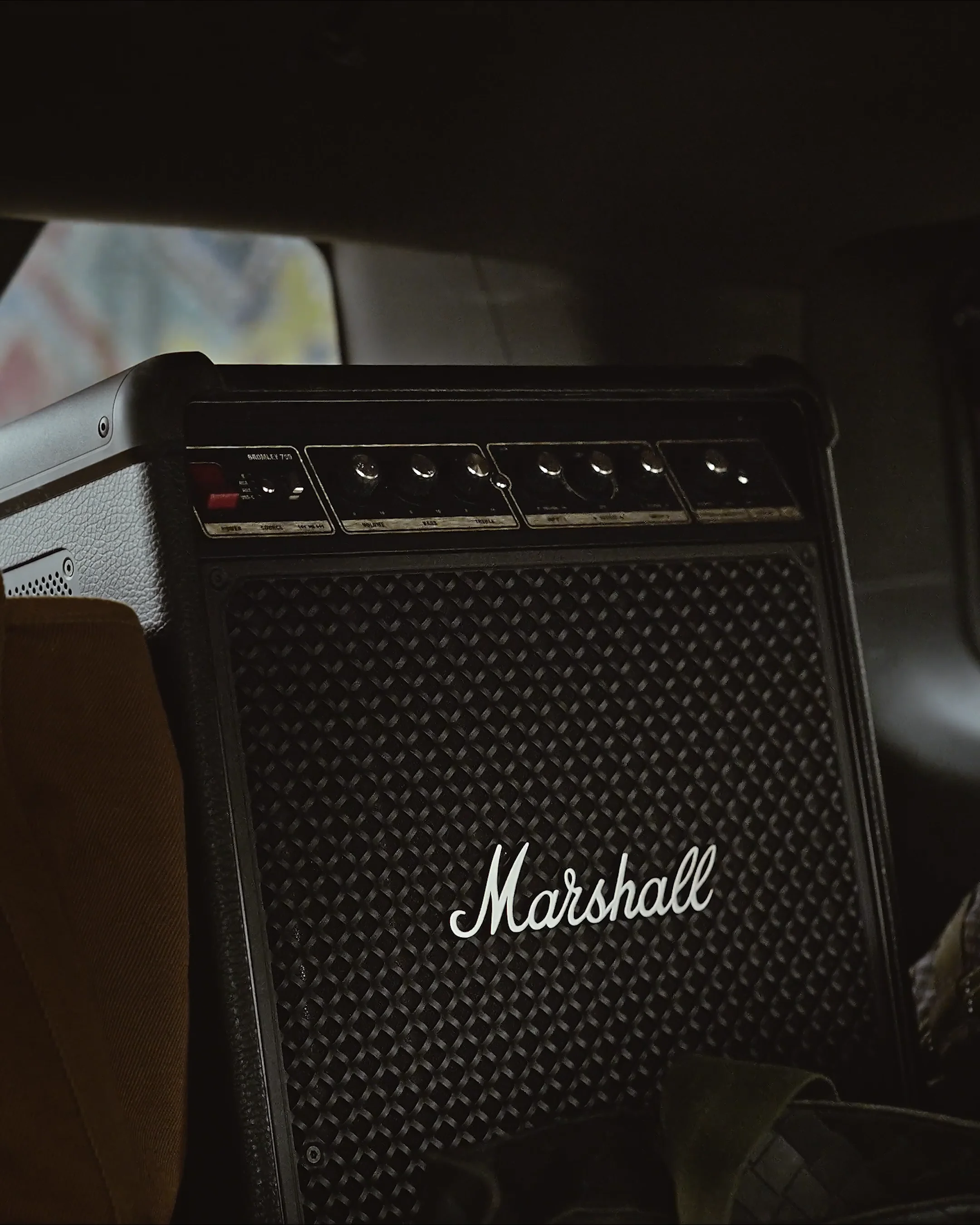 空間を満たすサウンドのパーティースピーカー | Marshall.com