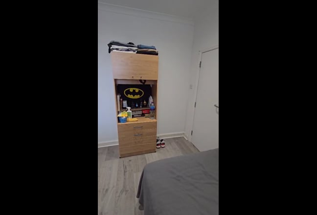 Video 1: Small part of the kitchen (it's much bigger than on the photo)