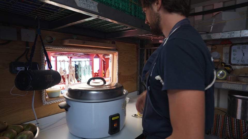 52. Devenir équipementiers (sur la cuisine d'urgence du Navire Avenir)