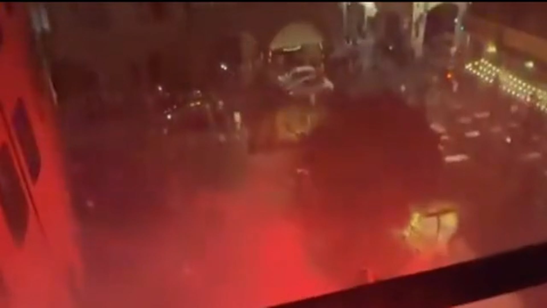 Caos in piazza Aldrovandi, oltre alla malamovida anche i fuochi artificiali a mezzanotte