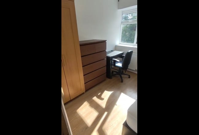 Whole 5 bedroom flat available, Old Street, N1  Main Photo