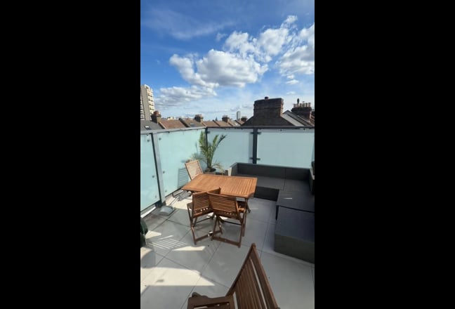 Stunning 1 bed flat close to Clapham North Tube  Main Photo
