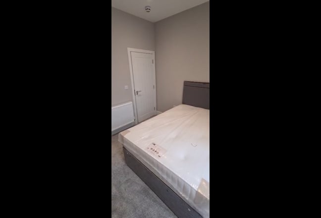 Studio Suite and En-suite room avail now Main Photo