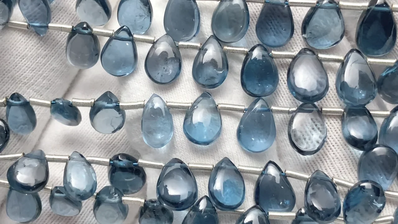 動画】宝石質ロンドンブルートパーズAAA ペアシェイプ(プレーン) 半連