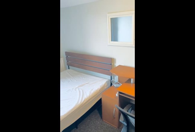 Modern Double room -1 adult Max📍RG1 Town Centre📍 Main Photo
