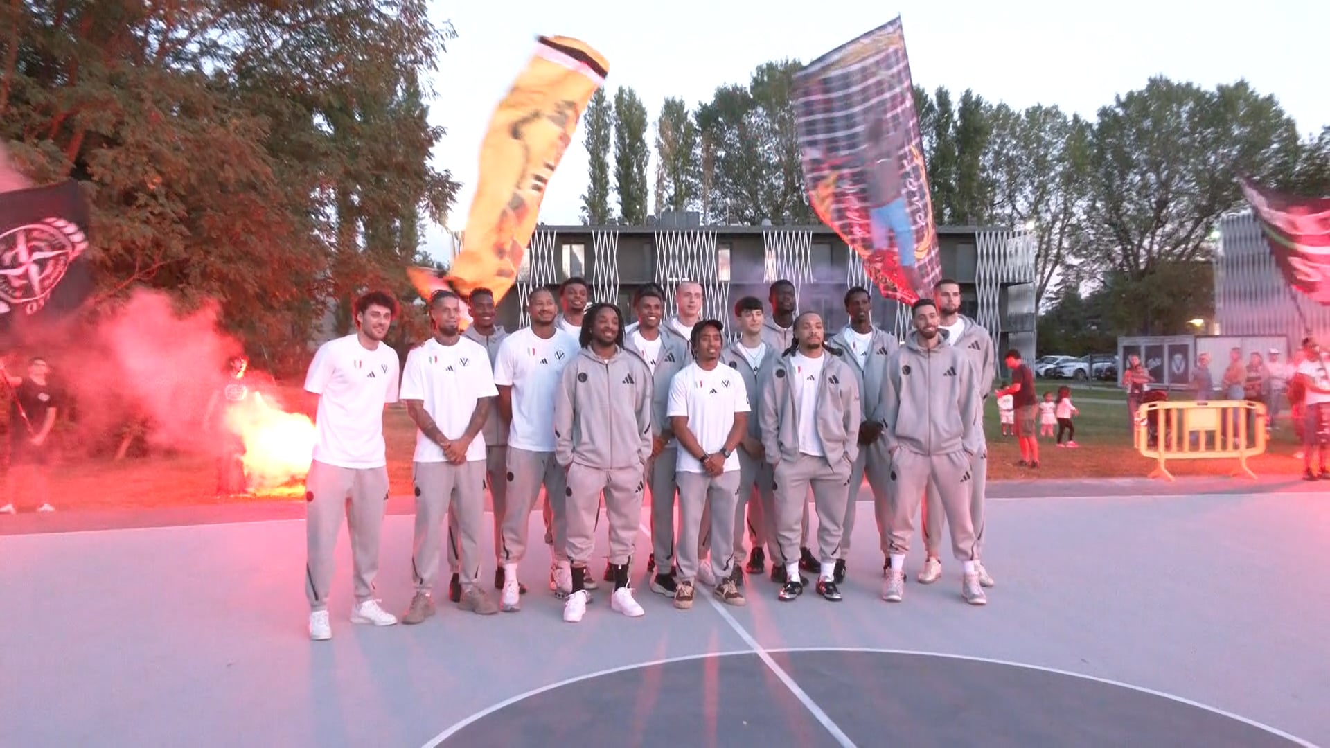 Virtus l’abbraccio dei tifosi alla presentazione del roster