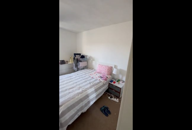  Double Room Available Now (Kingston) 03/10 Main Photo