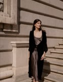 Vidéo: Manteau midi en velours noir avec encolure croisée