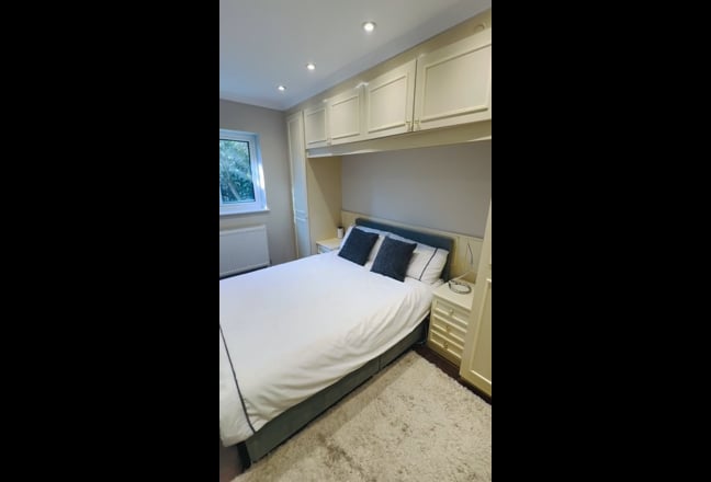 Spacious rooms in newly refurbished bungalow Main Photo