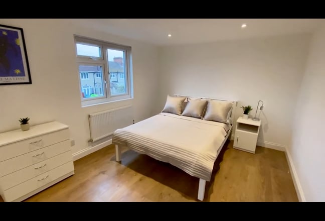 Large En-suite room  Main Photo