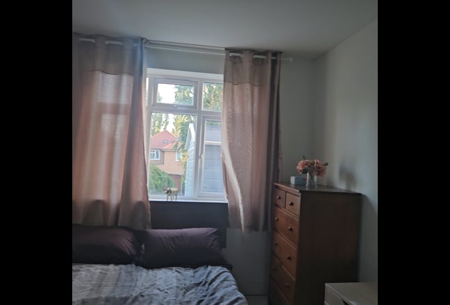 Double bed room, in a quiet, nice place, In Ealin Main Photo