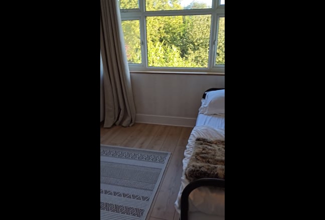 Double room available in good location  Main Photo