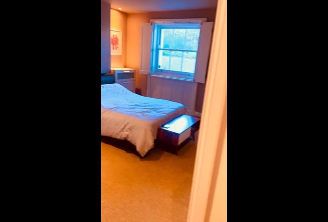 Bright, Spacious Double Room with private bathroom Main Photo