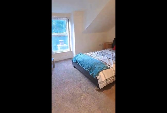 Last Ensuite Available. No Deposit Just Rent) Main Photo