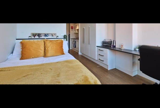 Studio room available Main Photo