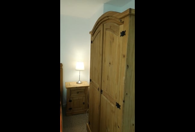 Lovely bedroom,Leverstock Green, Cleaner, £650pcm Main Photo
