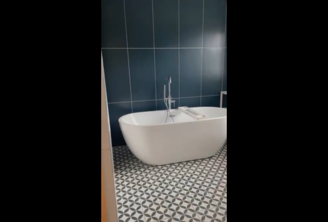 Spacious Ensuite Room–CM20 2RB Main Photo