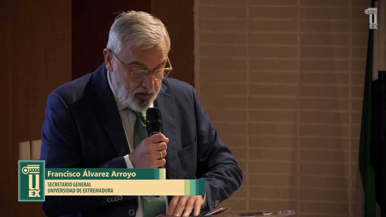 La UEx entrega la Ayuda Legado del Dr Emiliano H. Astudillo Pombo para estudiantes de Medicina